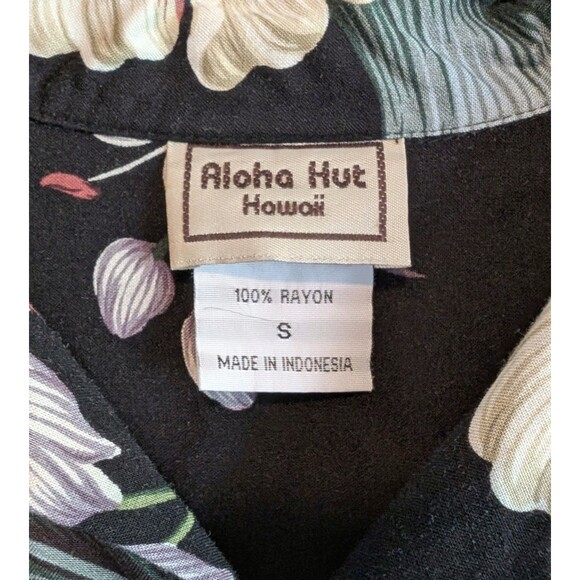 Aloha Hut Size Small Hawaiian Shirt Floral Black Flowers Mens S Short Sleeve Top - Picture 2 of 4